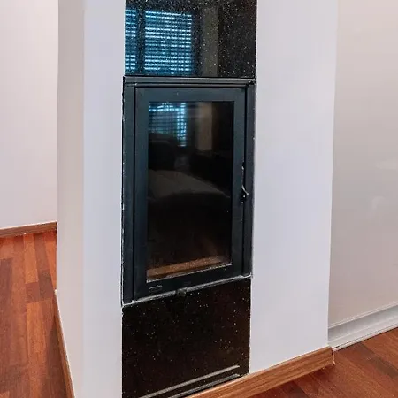 Revon Business 48 Dunajska, Free Parking