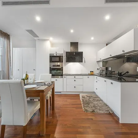 Revon Business 48 Dunajska, Free Parking Bratislava