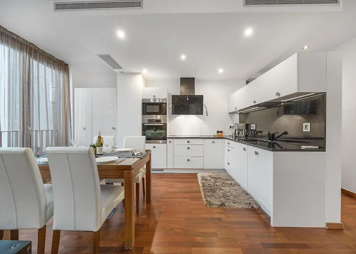 Revon Business 48 Dunajska, Free Parking براتسيلافا