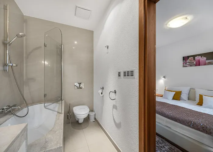 Revon Business 48 Dunajska, Free Parking * براتسيلافا