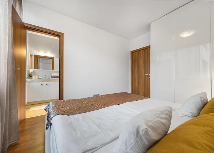 Revon Business 48 Dunajska, Free Parking براتسيلافا