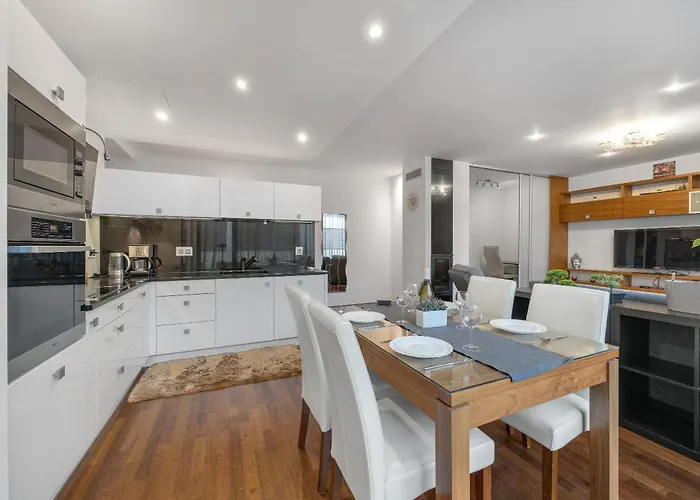 Revon Business 48 Dunajska, Free Parking * براتسيلافا